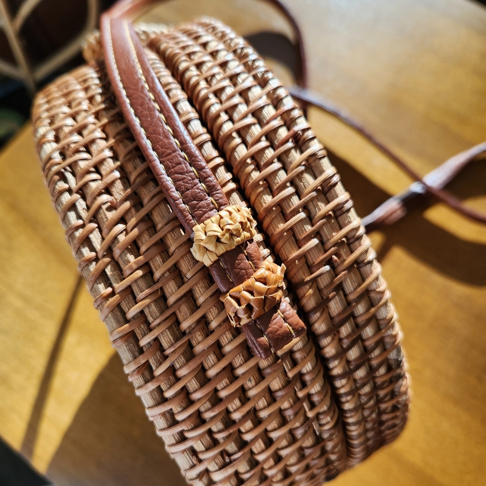 Round Woven Rattan Bag - Picture 5 of 7